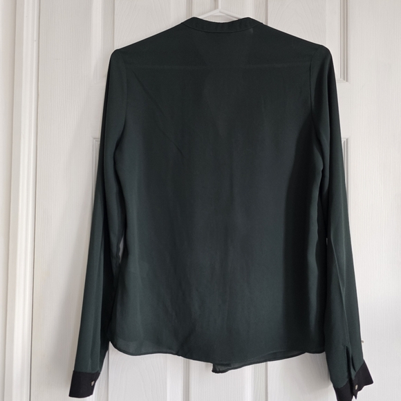 🌷RW&Co. Collarless Green Blouse - Picture 4 of 8
